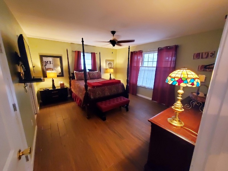 lake seminole house - master bedroom